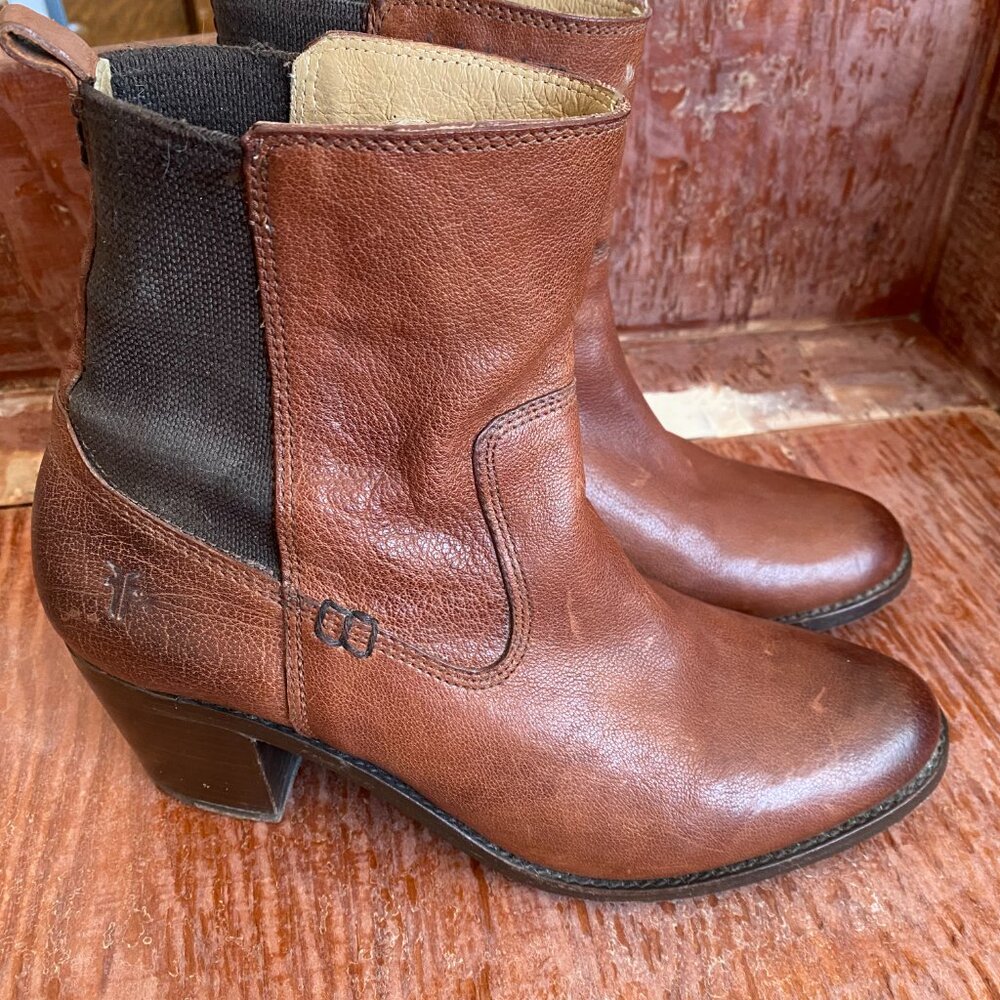 Womens Frye Boots Size 9 1/2 they need a polish